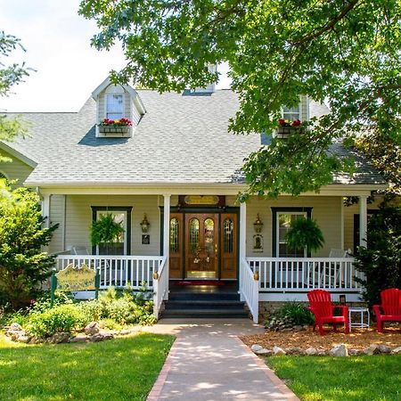 Inn At Harbour Ridge Bed And Breakfast Osage Beach Bagian luar foto