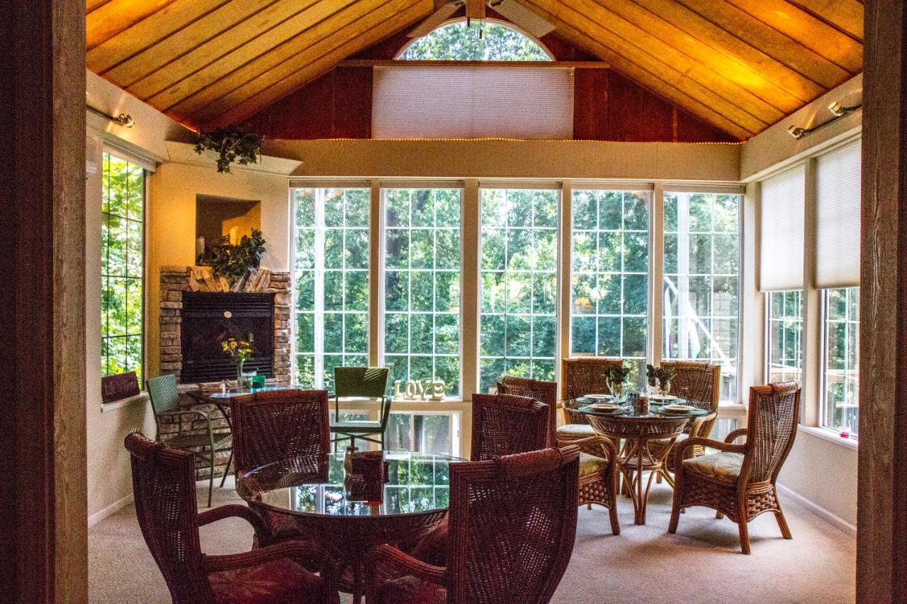 Inn At Harbour Ridge Bed And Breakfast Osage Beach Bagian luar foto