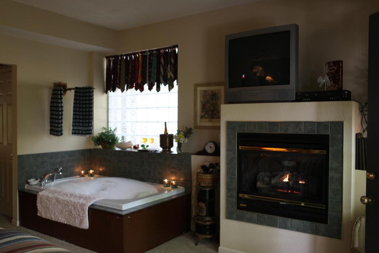 Inn At Harbour Ridge Bed And Breakfast Osage Beach Bagian luar foto