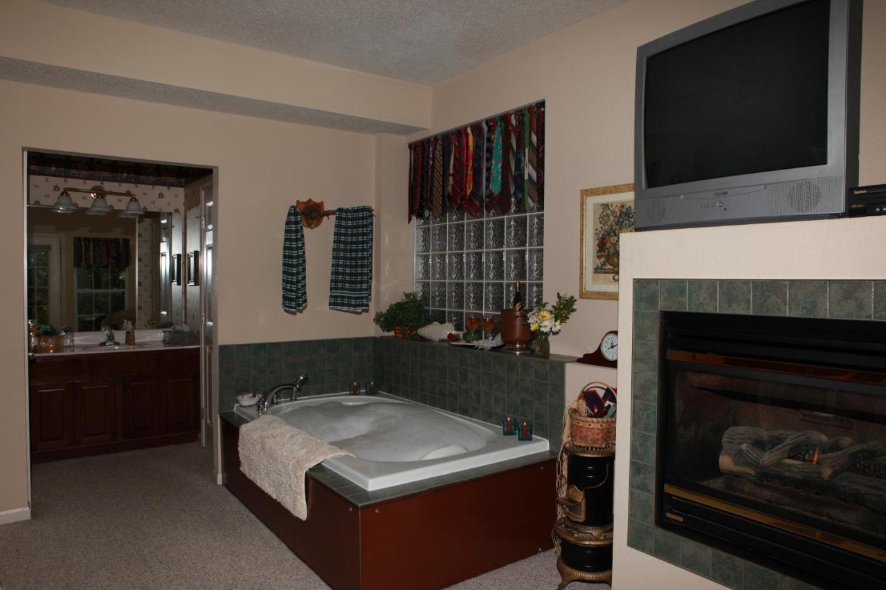 Inn At Harbour Ridge Bed And Breakfast Osage Beach Bagian luar foto
